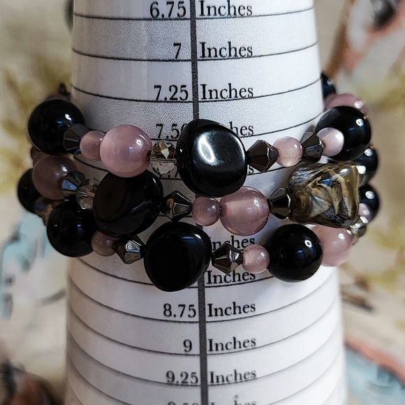 Grey Glass Moonglow Pink Lavender Crystal Beaded Vintage Memory Wire Bracelet - Picture 2 of 7